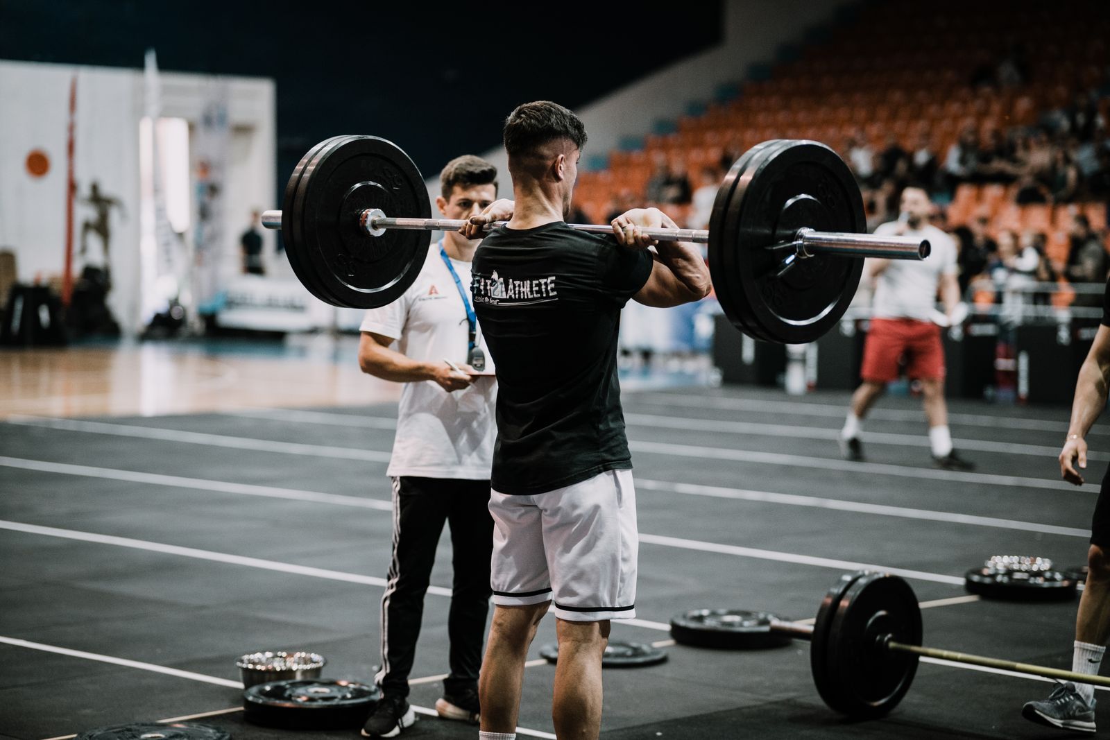 Séance de renforcement musculaire avec barre pour coureurs